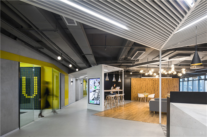 暗黑系創(chuàng)意辦公空間設(shè)計(jì)，看了一眼就心動(dòng)了！