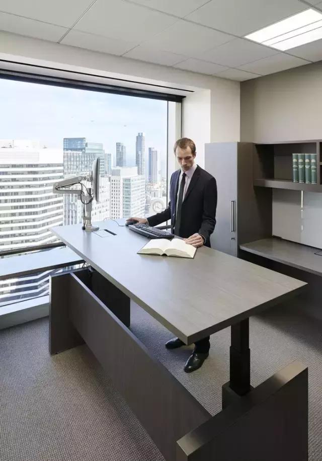 只有黑、白、灰三種顏色的辦公室？——極簡主義的設(shè)計(jì)哲學(xué)