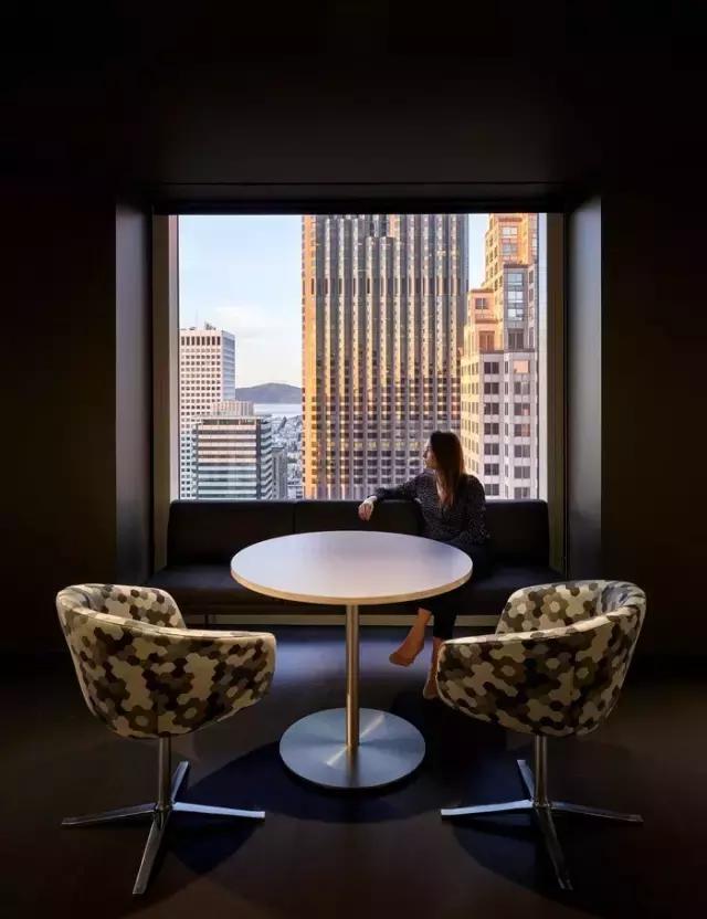 只有黑、白、灰三種顏色的辦公室？——極簡主義的設(shè)計(jì)哲學(xué)