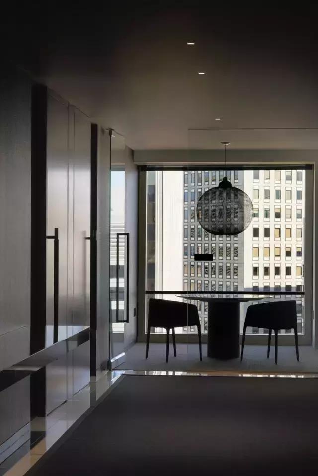 只有黑、白、灰三種顏色的辦公室？——極簡主義的設(shè)計(jì)哲學(xué)