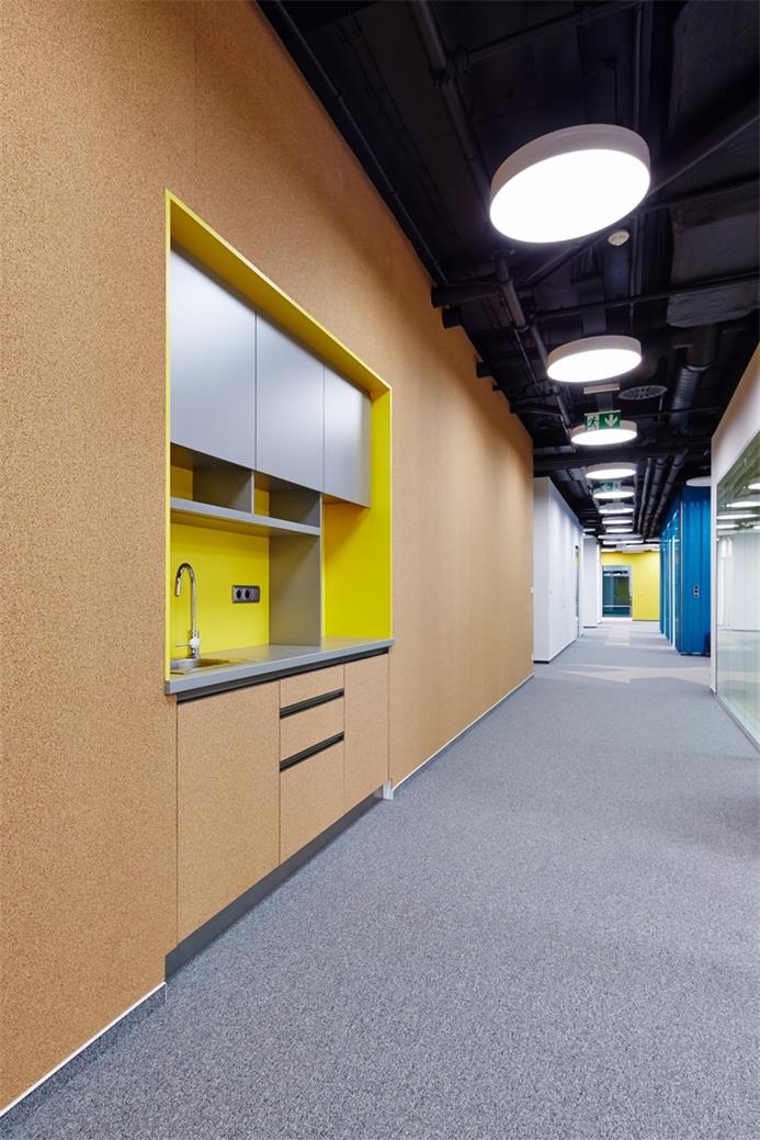 辦公空間，辦公室設(shè)計(jì)，科技公司辦公室設(shè)計(jì)，現(xiàn)代風(fēng)格辦公室，在線旅行社