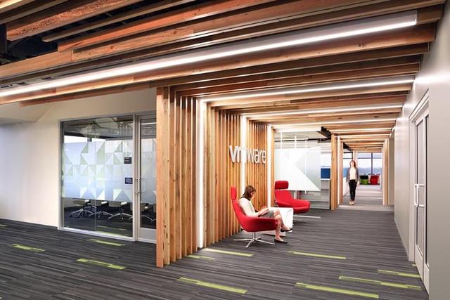 別小看回收木板條！美國VMware公司用它創(chuàng)造了獨(dú)特的木質(zhì)