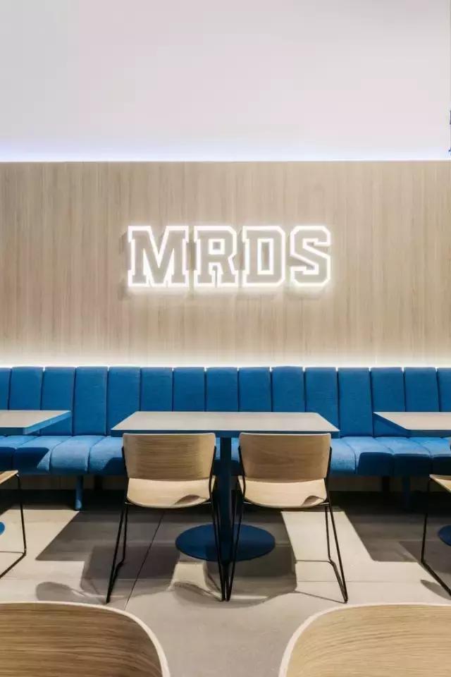 就喜歡這種天馬行空的藍(lán)，馬德里Movistar Riders辦公室設(shè)計