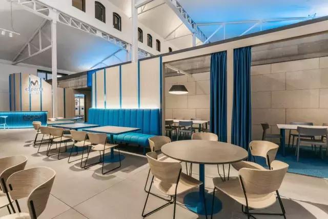 就喜歡這種天馬行空的藍(lán)，馬德里Movistar Riders辦公室設(shè)計